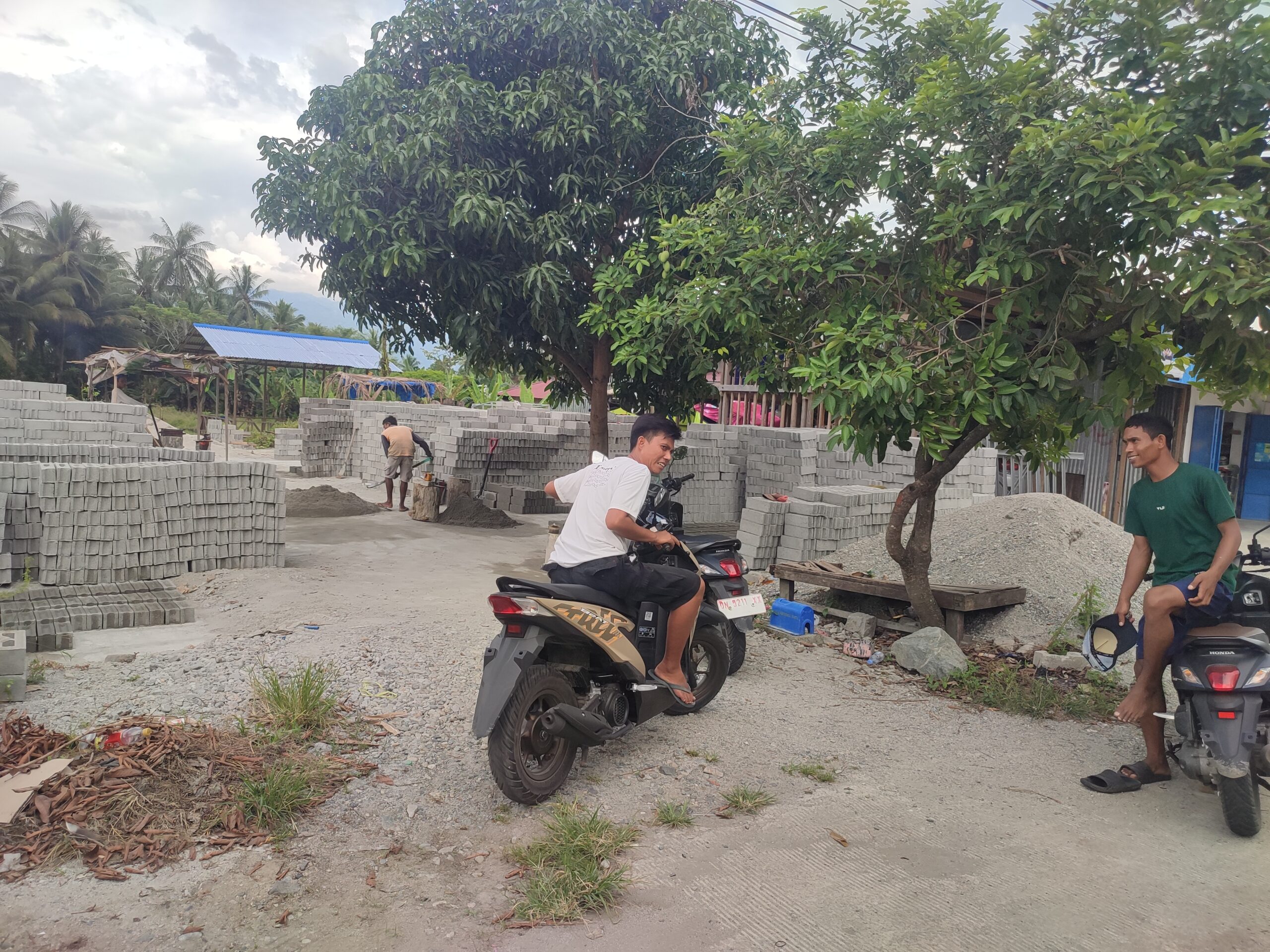 Batako Murah dan Berkualitas di Desa Bobo